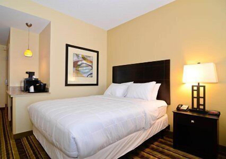 Bedroom 3, Hampton Inn Oak Grove Fort Campbell, Christian