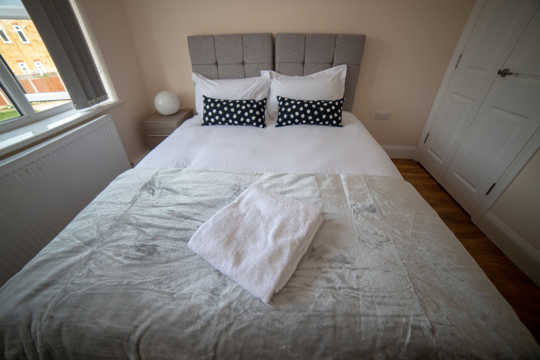 Bedroom 2, The Coach House by Riis Property, Surrey