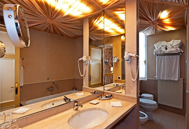 Bathroom 4, Resort Dei Limoni, Lucca