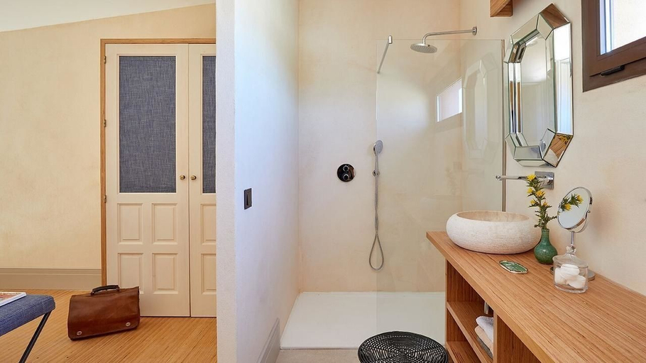 Bathroom 4, Trafalgar Polo Club, Cádiz