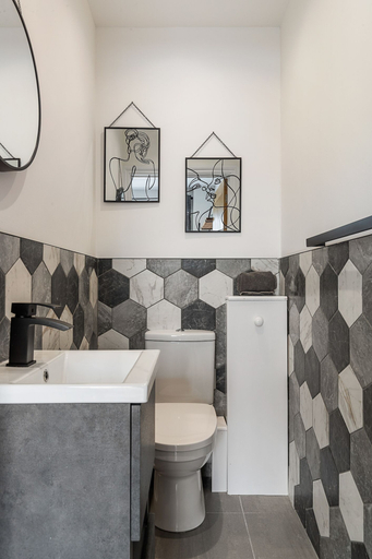 Bathroom 3, Hawthorn Cottage, Pembrokeshire