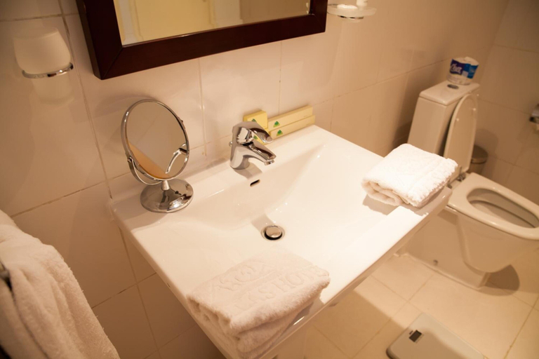 Bathroom 5, Gorillas Lake Kivu Hotel, Rubavu