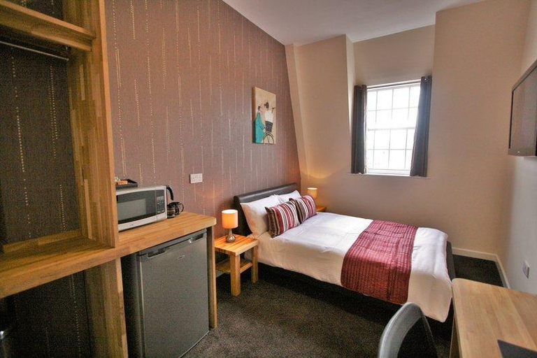 Bedroom 3, Central Hotel Gloucester, Gloucestershire