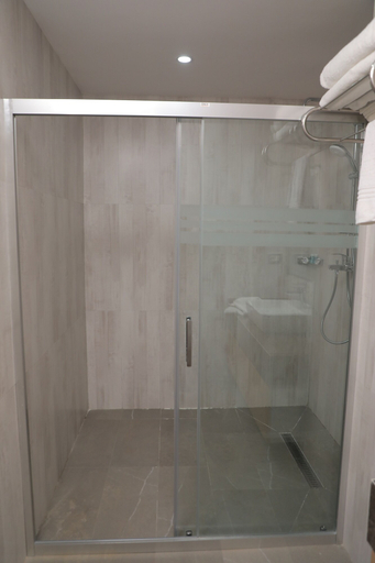 Bathroom 3, Eyana Hotel, Addis Abeba