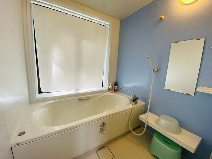 Bathroom, Sea Breeze, Onna