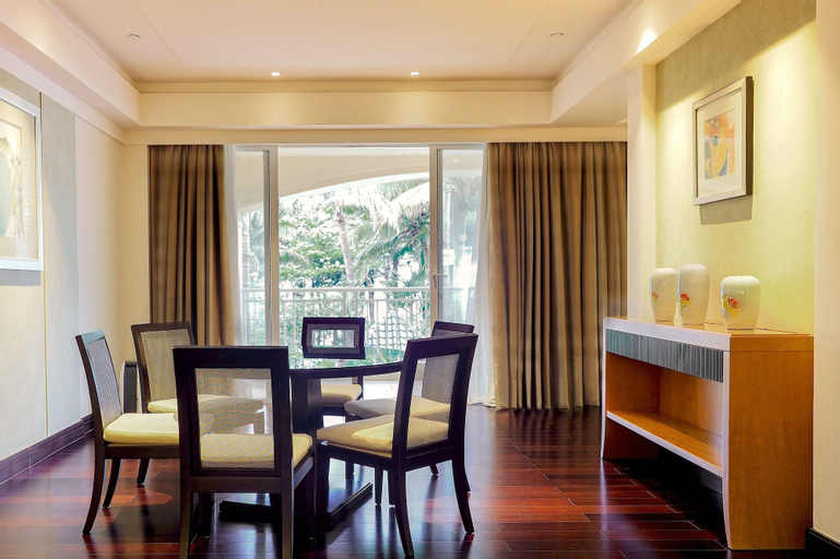 Dining Room 9