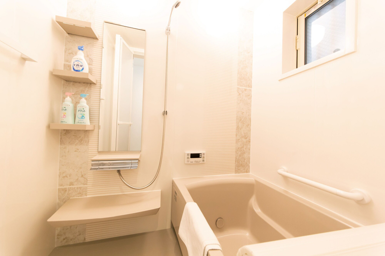 Bathroom 2, Grandouce Shin-Imamiya-Nishi, Osaka
