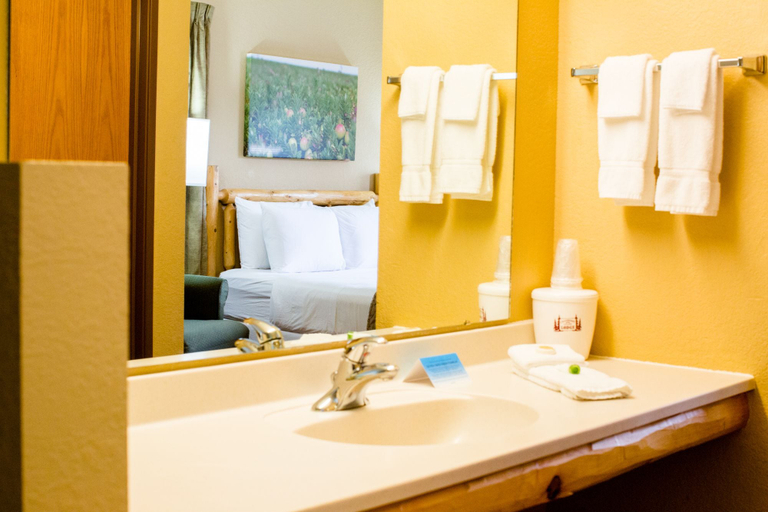 Bathroom 5, Cranberry Country Lodge, Monroe