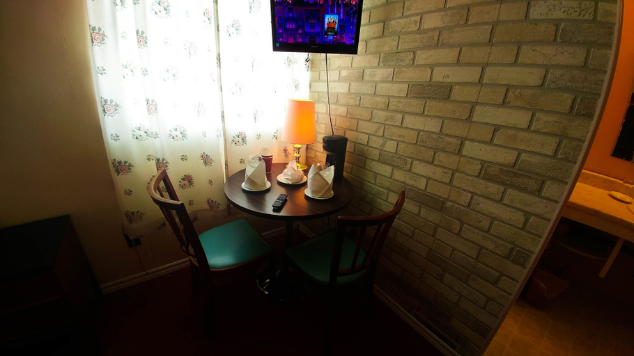 Others 4, The Shawville Hotel, Pontiac