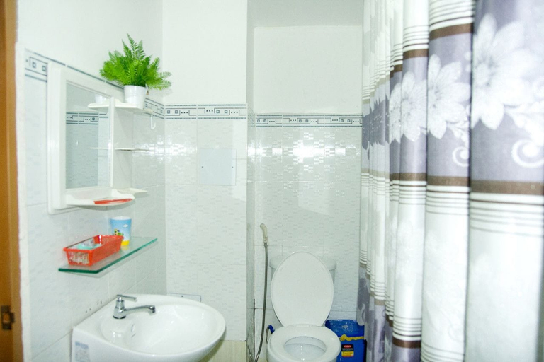 Bathroom 2, Trinh Ngoc Hotel, Tân Bình