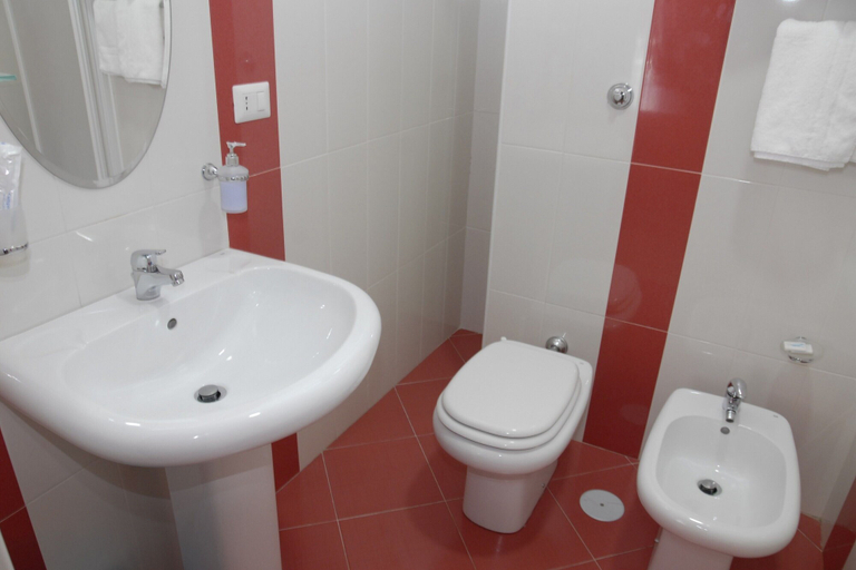 Bathroom 4, Hotel Casablanca, Napoli