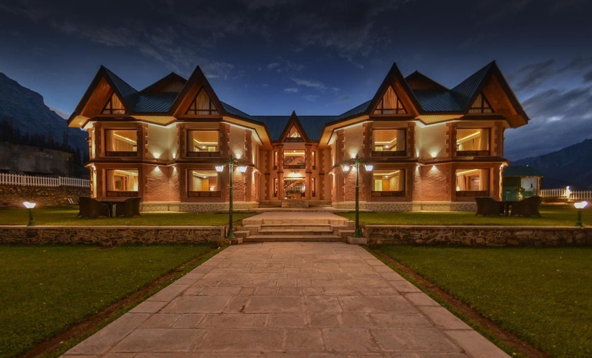 Exterior & Views