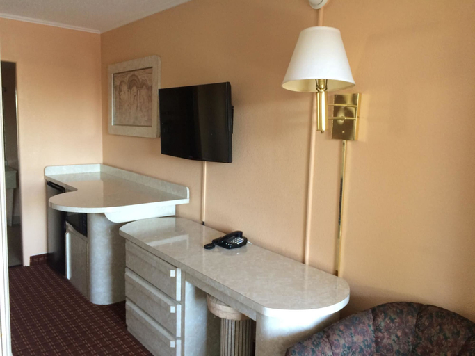 Others 4, Travel Inn, Cook