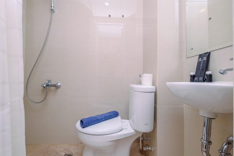 Bathroom, Elegant And Comfy Studio Loft Apple 1 Condovilla Apartment, Jakarta Selatan