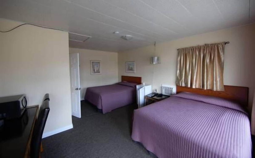 Bedroom 2, Star Motel, Division No. 3