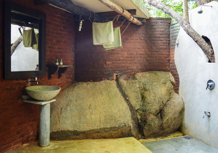 Bathroom 3, Back of Beyond - Dehigaha Ela, Dambulla