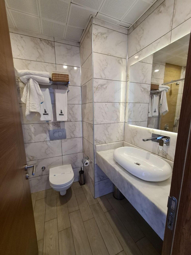 Bathroom 5, Karakas Hotel, Burhaniye