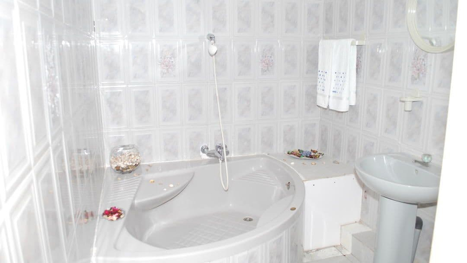Bathroom 5, Eden Villa, Flacq