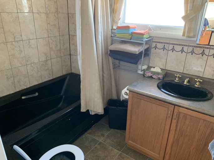 Bathroom 4, Gateway Motel, Division No. 15