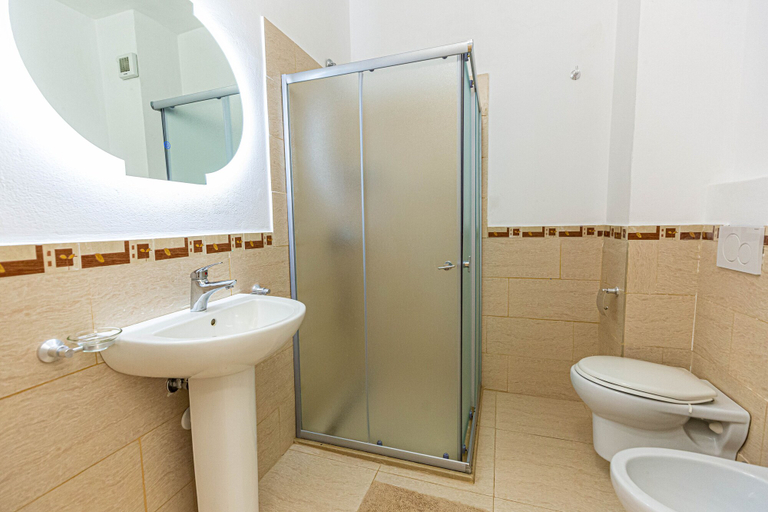 Bathroom 4, Jordan's Hotel, Vlorës