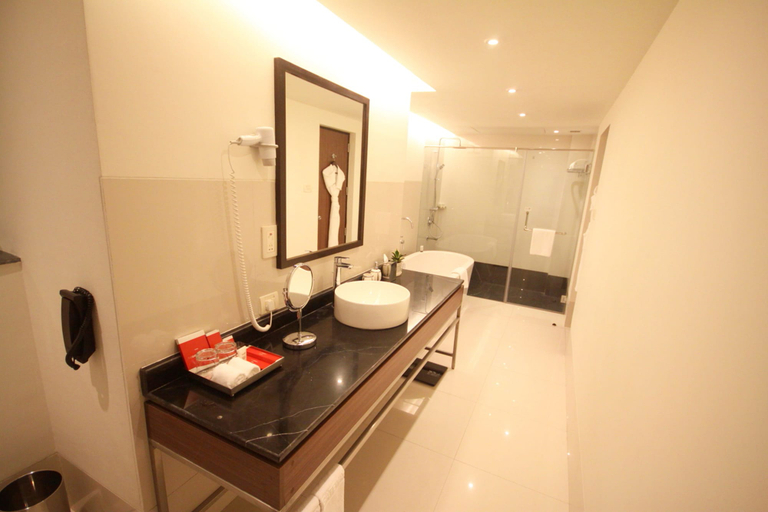 Bathroom 5, Vivanta Kolkata EM Bypass, South 24 Parganas