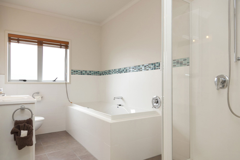 Bathroom 3, Beechtree Motel, Taupo