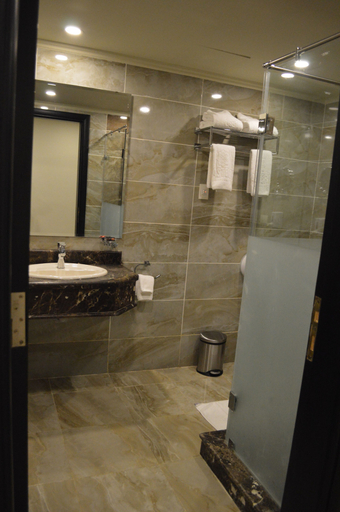 Bathroom 5, Eastern Al Montazah Hotel, Al-Muntazah