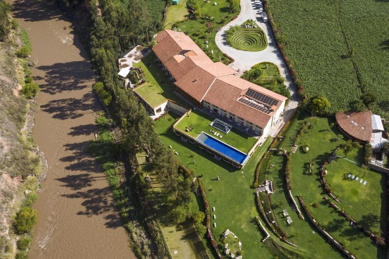 Exterior & Views