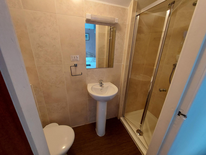 Bathroom 4, The Hilary Guest House, Conwy