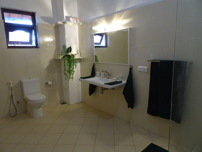 Bathroom 3, Moragalla Beach Home Guesthouse (Newly opened hotel), Beruwala