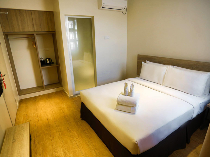 Bedroom 2, Rooms by Rocana, Kuantan