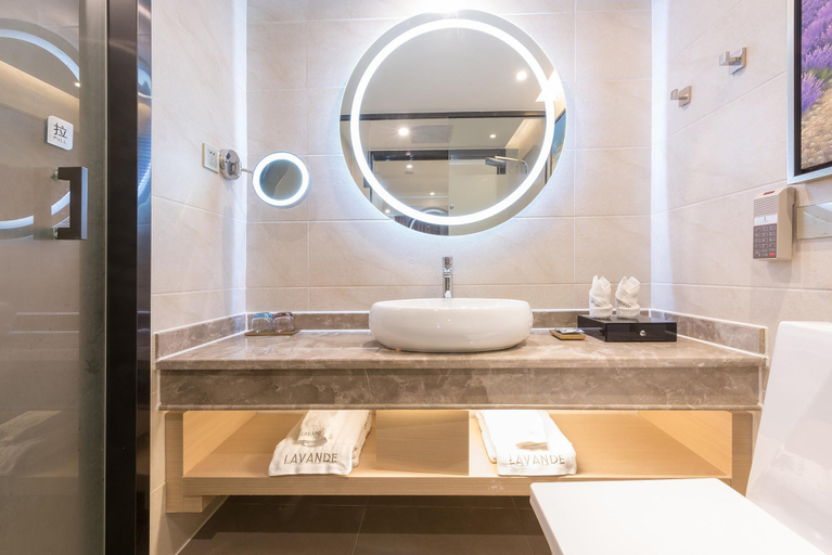 Bathroom 5, Lavande Hotels·Heyuan Wanlong City, Heyuan