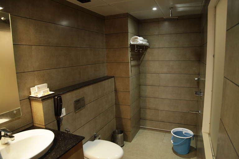 Bathroom 4, The Munnar Queen, Idukki