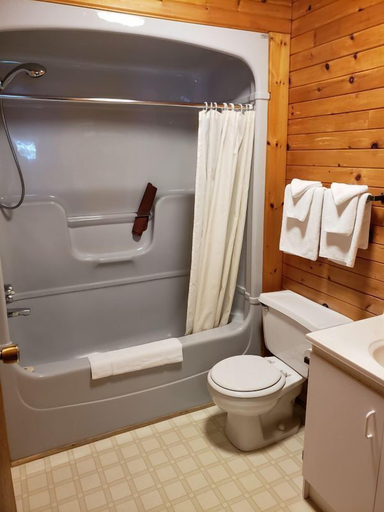 Bathroom 4, Red Lodge Resort, Manitoulin