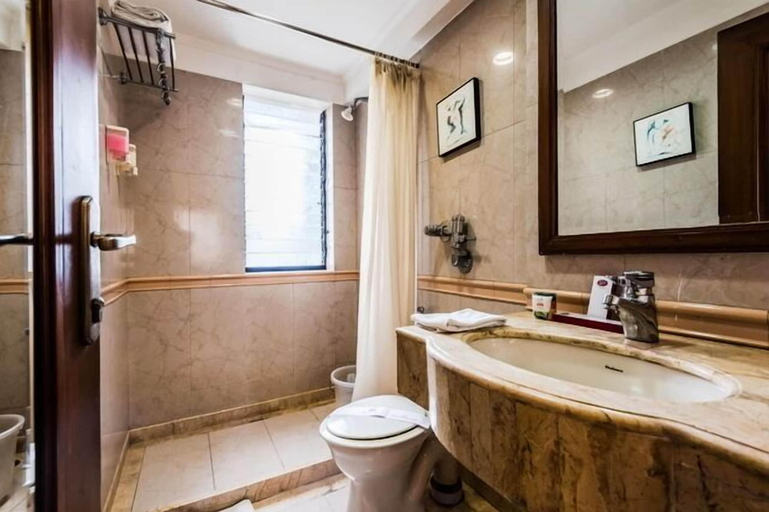 Bathroom, Royal Inn, Mumbai Suburban
