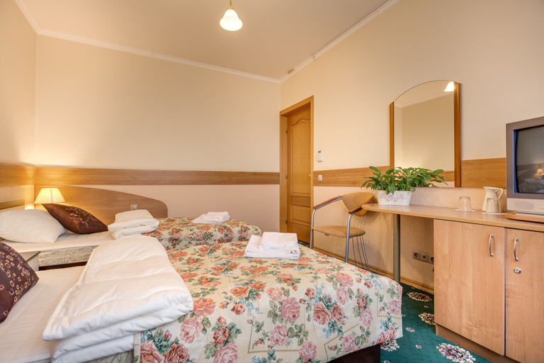 Bedroom 2, #513 OREKHOVO APARTMENTS with shared bathroom, Southern