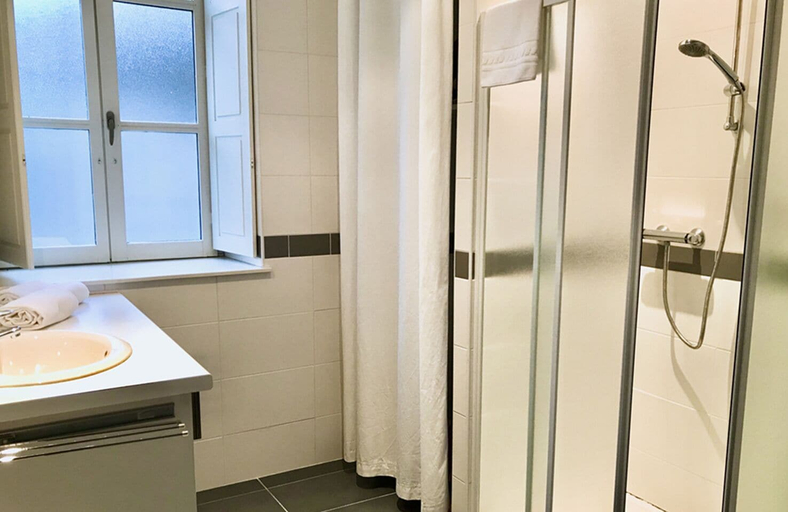 Bathroom 5, Coin d'Aubrac Hotel, Restaurant & SPA De luxe, Cantal