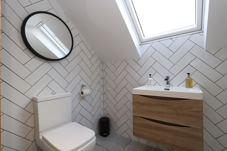 Bathroom 4, Dollar Apartments at 41, Clackmannanshire