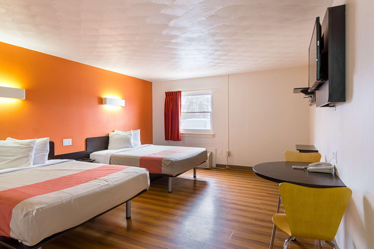 Bedroom 3, Motel 6 Sidney Oh, Shelby
