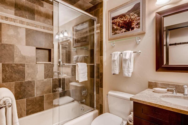 Bathroom 3, 1-potato Patch Club #41 Views, Eagle