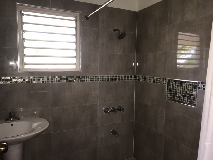 Bathroom 5, Coral Seas Beach Resort