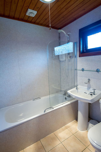 Bathroom, The Heron, Stirling
