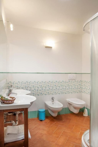 Bathroom 2, La Capannaccia, Florence