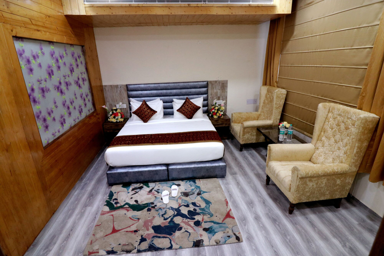 Others 5, Royal Park Resorts, Sahibzada Ajit Singh Nagar