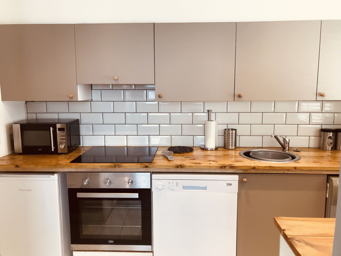 Others 5, 2 Bedroom Luxe Dockland Apartment with Parking, Sefton