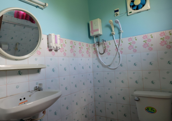 Bathroom 3, Khuan Pron Holiday Home, Muang Sakon Nakhon