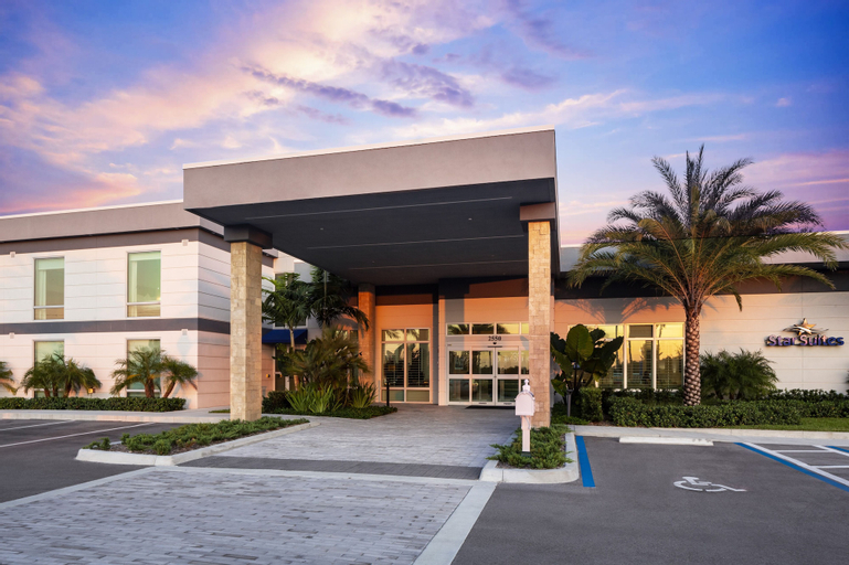 Exterior & Views 2, Star Suites: An Extended Stay Hotel, Indian River