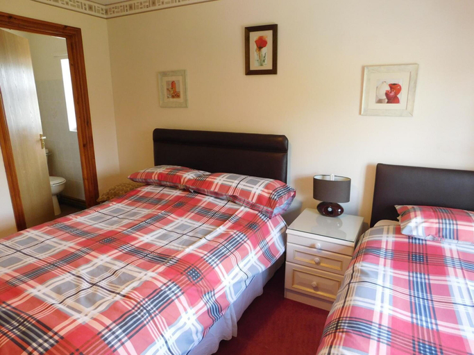 Bedroom 4, The Railway Inn, Powys