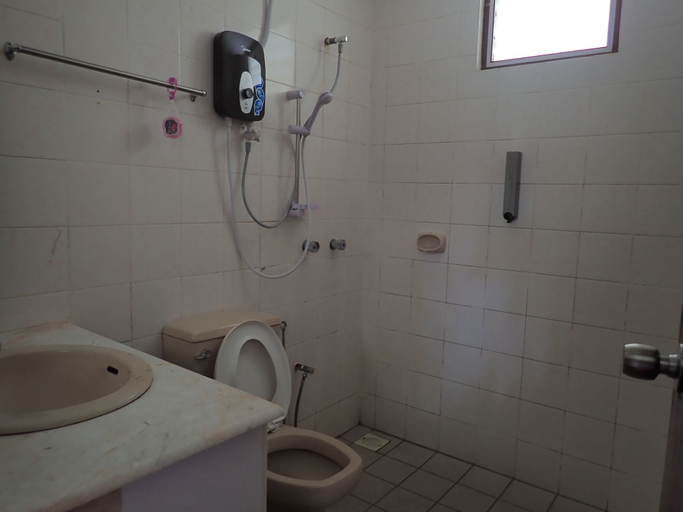 Bathroom 4, Lemonia Holiday Resort, Langkawi