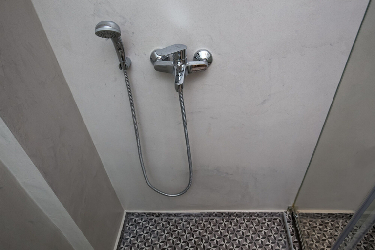 Bathroom 3, Absolute Athens II, Attica